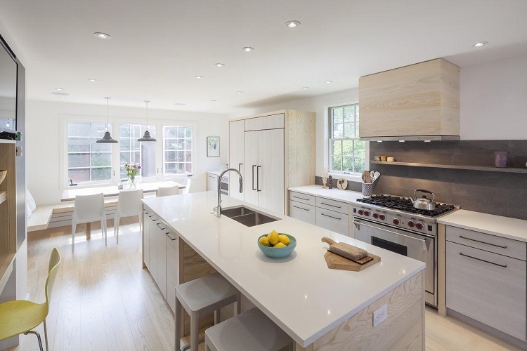 Tủ bếp kết hợp chất liệu gỗ phủ laminate