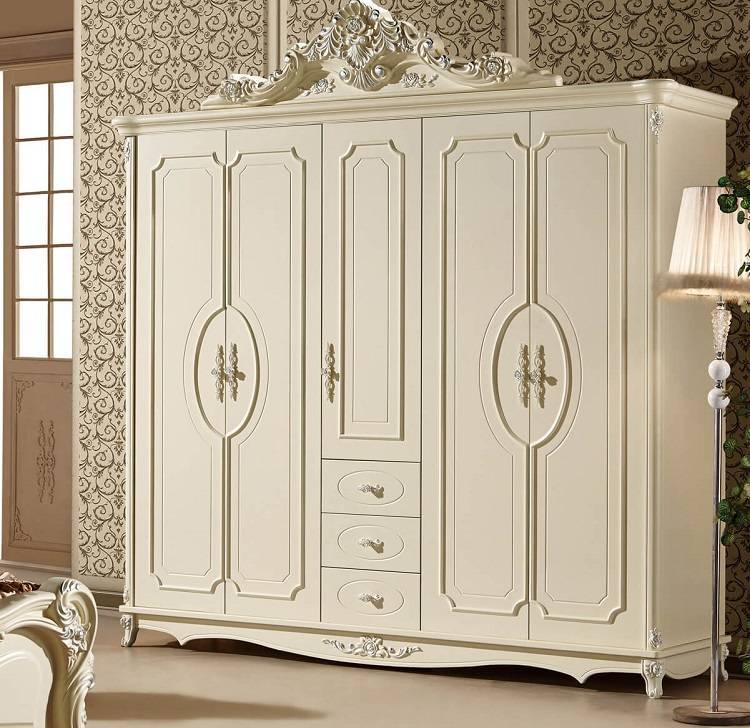 Tủ quần áo tân cổ điển kết hợp sự hiện đại nhưng vẫn mang tới nét sang trọng